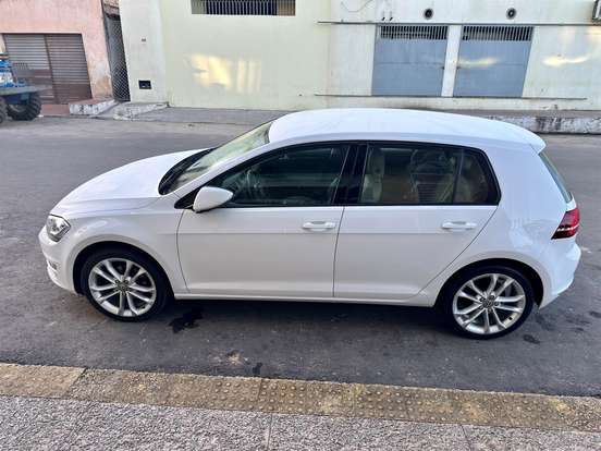VOLKSWAGEN-GOLF-1.4 TSI HIGHLINE 16V GASOLINA 4P AUTOMÁTICO VOLKSWAGEN-GOLF-2014