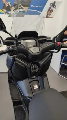YAMAHA XMAX 300 CONNECTED ABS YAMAHA XMAX 300 CONNECTED ABS