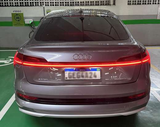 AUDI-E-TRON-2021