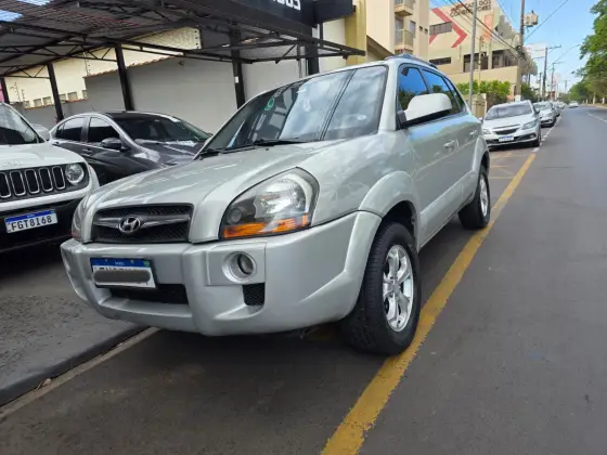 HYUNDAI TUCSON 2.0 MPFI GLS 16V 143CV 2WD FLEX 4P AUTOMÁTICO HYUNDAI TUCSON 2.0 MPFI GLS 16V 143CV 2WD FLEX 4P AUTOMÁTICO