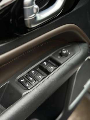 JEEP-COMMANDER-2024