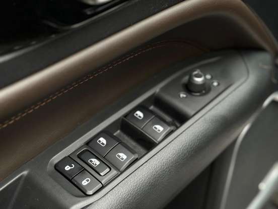 JEEP-COMMANDER-1.3 T270 TURBO FLEX OVERLAND AT6 JEEP-COMMANDER-2024