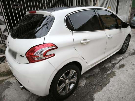 PEUGEOT-208-1.6 GRIFFE 16V FLEX 4P AUTOMÁTICO PEUGEOT-208-2014