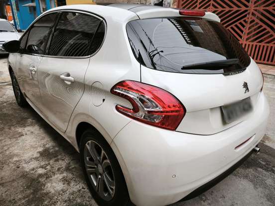 PEUGEOT-208-1.6 GRIFFE 16V FLEX 4P AUTOMÁTICO PEUGEOT-208-2014
