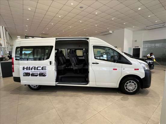TOYOTA-HIACE-2.8 D-4D TURBO DIESEL MINIBUS 15+1 DX AUTOMÁTICO TOYOTA-HIACE-2024
