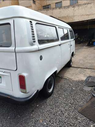 VOLKSWAGEN-KOMBI-2011