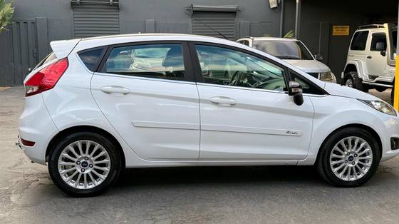 FORD FIESTA 1.6 TITANIUM HATCH 16V FLEX 4P POWERSHIFT