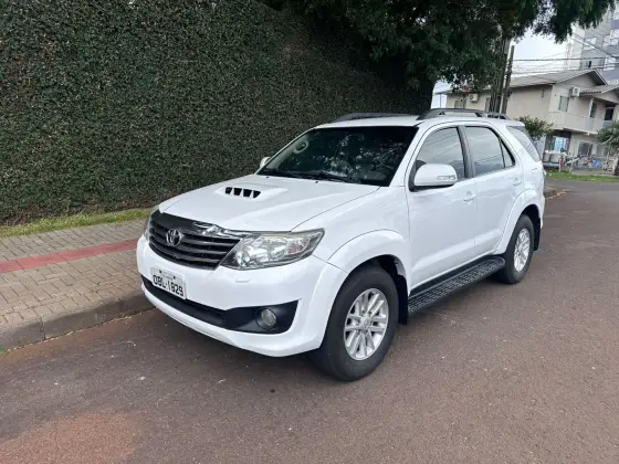 TOYOTA HILUX SW4 3.0 SRV 4X4 7 LUGARES 16V TURBO INTERCOOLER DIESEL 4P AUTOMÁTICO