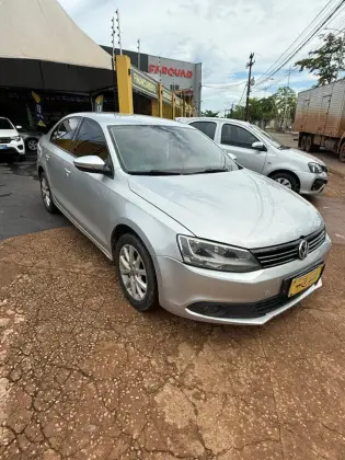 VOLKSWAGEN JETTA 2.0 COMFORTLINE FLEX 4P TIPTRONIC