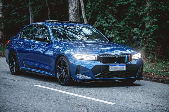 BMW-320i-2022