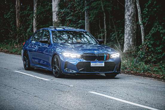 BMW-320i-2022
