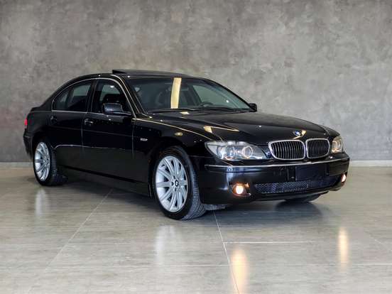 BMW-750i-4.8 SEDAN V8 32V GASOLINA 4P AUTOMÁTICO BMW-750i-2005