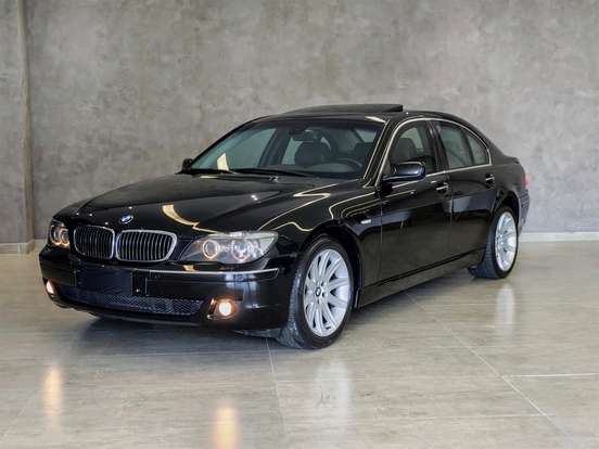 BMW-750i-4.8 SEDAN V8 32V GASOLINA 4P AUTOMÁTICO BMW-750i-2005