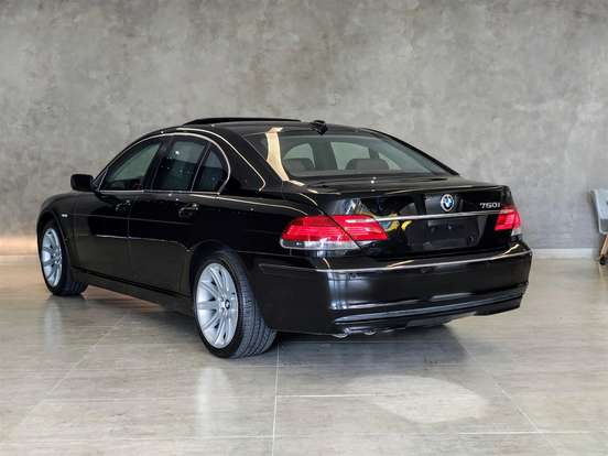 BMW-750i-4.8 SEDAN V8 32V GASOLINA 4P AUTOMÁTICO BMW-750i-2005