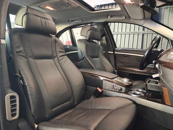 BMW-750i-4.8 SEDAN V8 32V GASOLINA 4P AUTOMÁTICO BMW-750i-2005