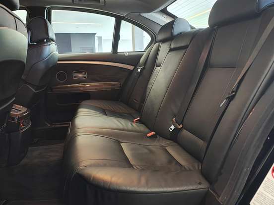 BMW-750i-4.8 SEDAN V8 32V GASOLINA 4P AUTOMÁTICO BMW-750i-2005
