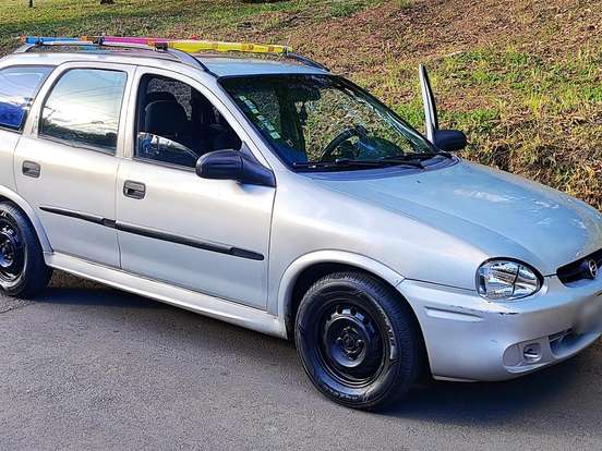 CHEVROLET-CORSA-1.0 MPFI SUPER WAGON 16V GASOLINA 4P MANUAL CHEVROLET-CORSA-2001
