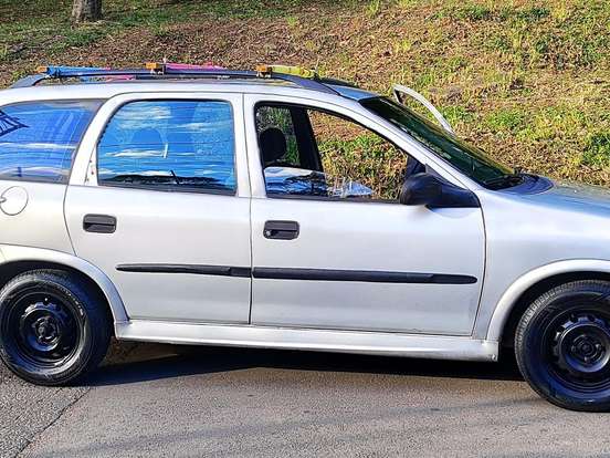 CHEVROLET-CORSA-1.0 MPFI SUPER WAGON 16V GASOLINA 4P MANUAL CHEVROLET-CORSA-2001
