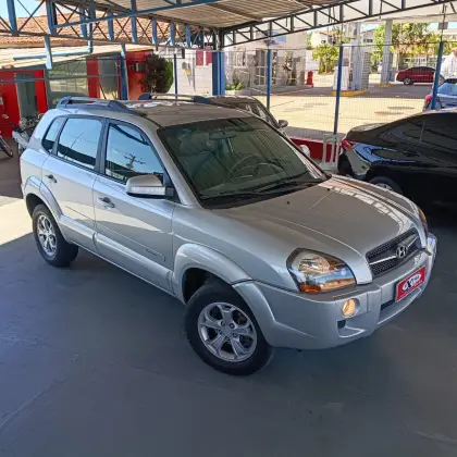 HYUNDAI TUCSON 2.0 MPFI GLS 16V 143CV 2WD FLEX 4P AUTOMÁTICO HYUNDAI TUCSON 2.0 MPFI GLS 16V 143CV 2WD FLEX 4P AUTOMÁTICO