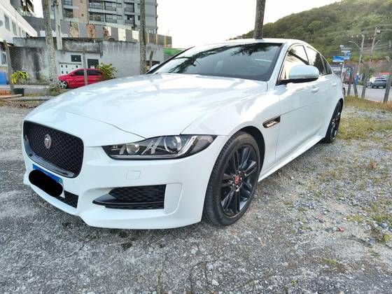 JAGUAR XE 2.0 16V INGENIUM P250 GASOLINA R-SPORT 4P AUTOMÁTICO