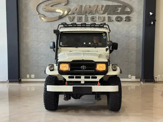TOYOTA BANDEIRANTE 3.7 BJ50LV 4X4 TETO RIGIDO DIESEL 2P MANUAL