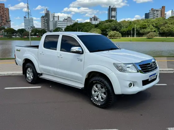 TOYOTA HILUX 2.7 SRV 4X4 CD 16V FLEX 4P AUTOMÁTICO TOYOTA HILUX 2.7 SRV 4X4 CD 16V FLEX 4P AUTOMÁTICO