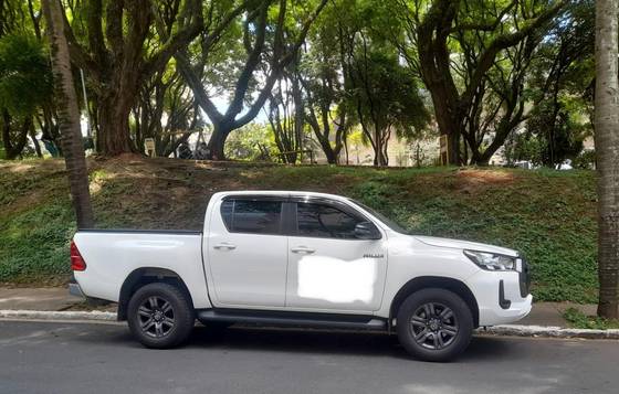 TOYOTA HILUX 2.8 D-4D TURBO DIESEL CD SR 4X4 AUTOMÁTICO