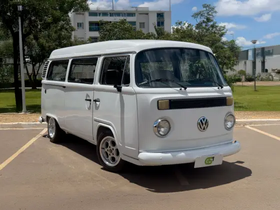 VOLKSWAGEN KOMBI 1.6 STD 8V GASOLINA 3P MANUAL