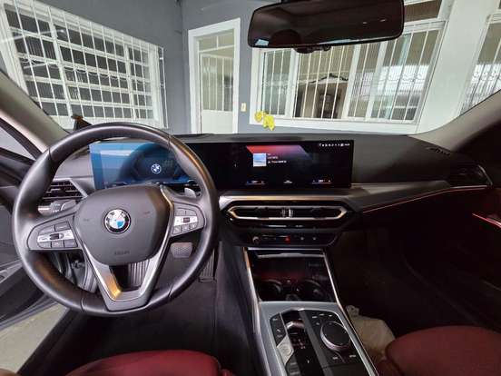 BMW-320i-2024