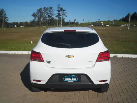 CHEVROLET-ONIX-2018
