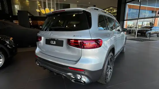 MERCEDES-BENZ-GLB 220-2025