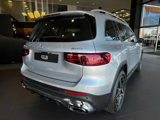 MERCEDES-BENZ-GLB 220-2.0 MHEV AMG LINE 4MATIC 8G-DCT MERCEDES-BENZ-GLB 220-2025