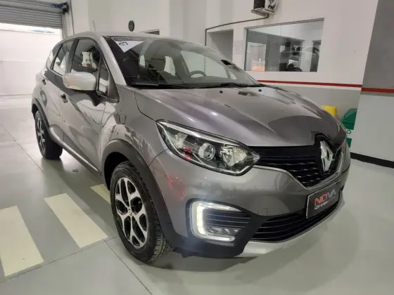 RENAULT CAPTUR 1.6 16V SCE FLEX BOSE X-TRONIC RENAULT CAPTUR 1.6 16V SCE FLEX BOSE X-TRONIC