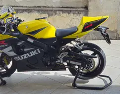 SUZUKI GSX-R750 SRAD SUZUKI GSX-R750 SRAD
