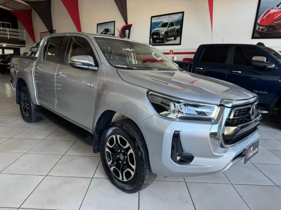 TOYOTA HILUX 2.8 D-4D TURBO DIESEL CD SRX 4X4 AUTOMÁTICO