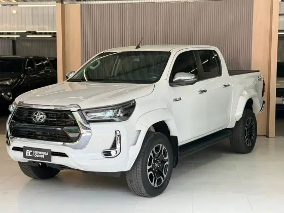 TOYOTA HILUX 2.8 D-4D TURBO DIESEL CD SRX PLUS 4X4 AUTOMÁTICO