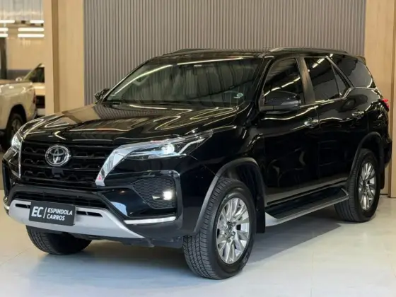 TOYOTA HILUX SW4 2.8 D-4D TURBO DIESEL SRX 7L 4X4 AUTOMÁTICO