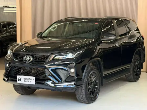 TOYOTA HILUX SW4 2.8 D-4D TURBO DIESEL SRX PLATINUM 7L 4X4 AUTOMÁTICO