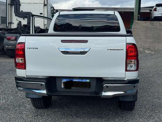 TOYOTA-HILUX-2.8 D-4D TURBO DIESEL CD SR 4X4 AUTOMÁTICO TOYOTA-HILUX-2023