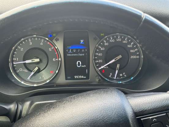 TOYOTA-HILUX-2023