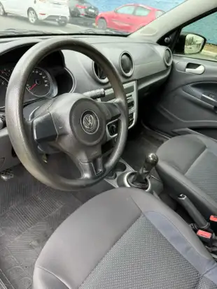 VOLKSWAGEN-VOYAGE-2015