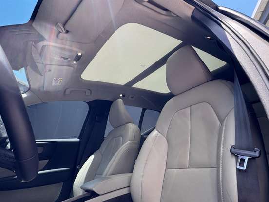 VOLVO-XC40-2021