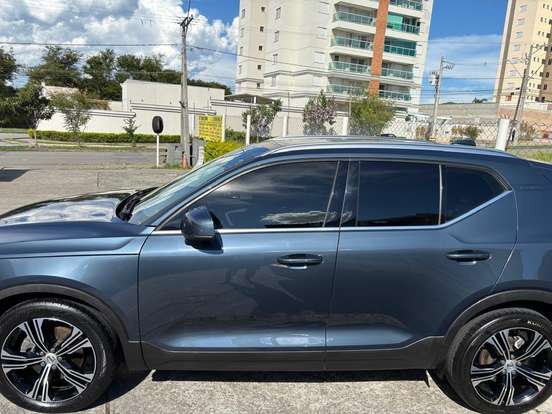 VOLVO-XC40-2020