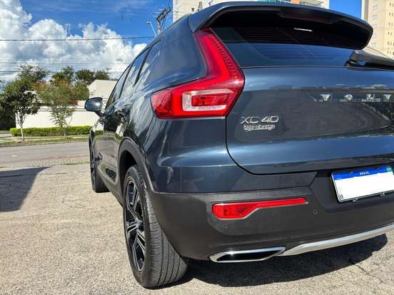 VOLVO-XC40-2020