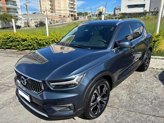 VOLVO-XC40-2020