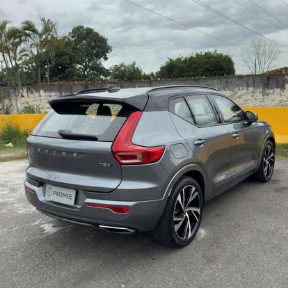 VOLVO-XC40-2019
