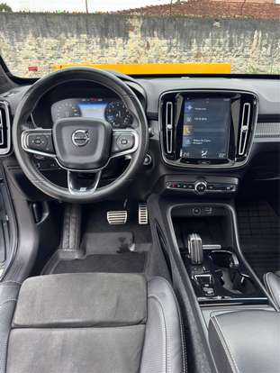 VOLVO-XC40-2019