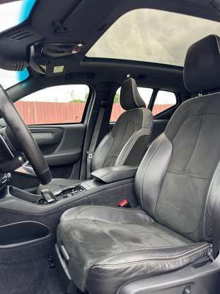 VOLVO-XC40-2019