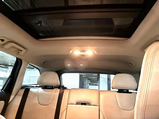 VOLVO-XC60-2017