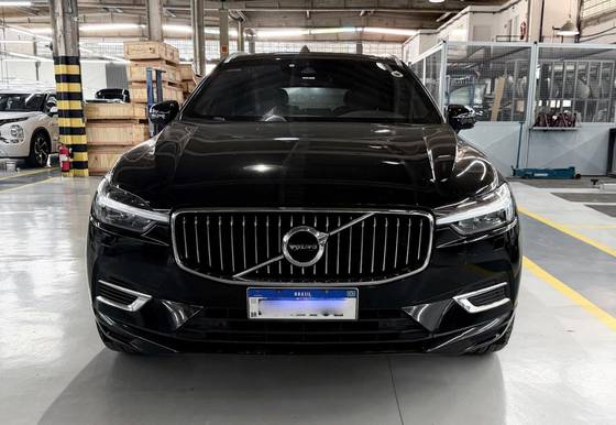 VOLVO XC60 2.0 T8 HYBRID MOMENTUM AWD GEARTRONIC